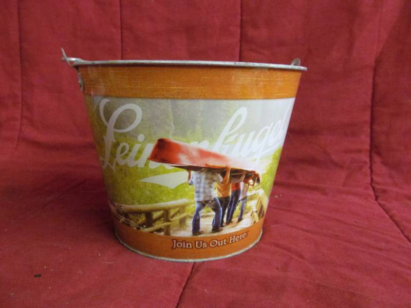 lot 67 image: Bucket