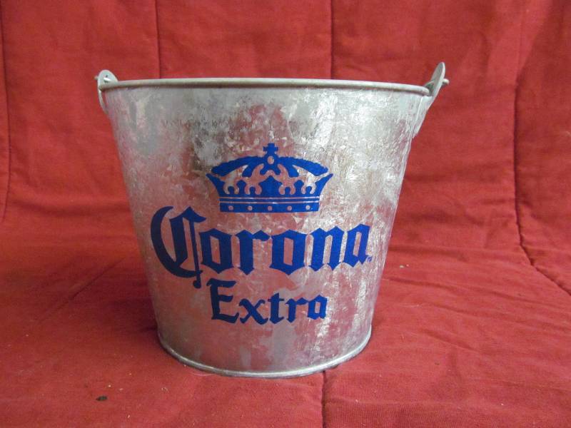 lot 69 image: Bucket