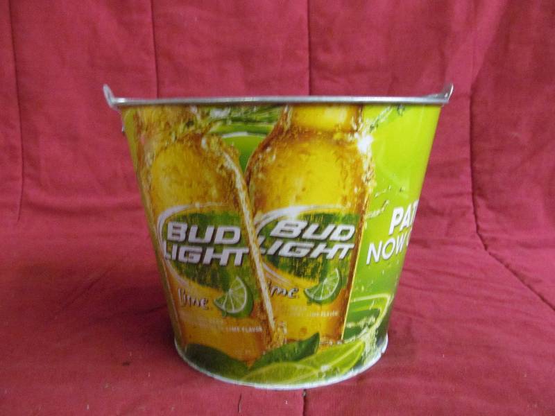 lot 72 image: Bucket