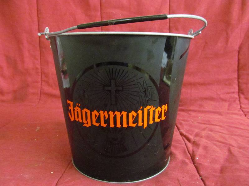 lot 73 image: Bucket
