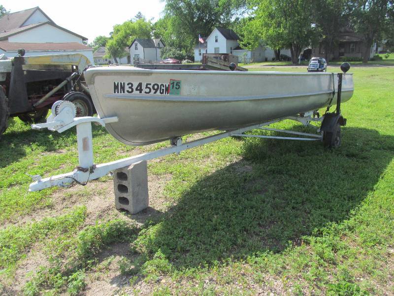 lot 1 image: Boat