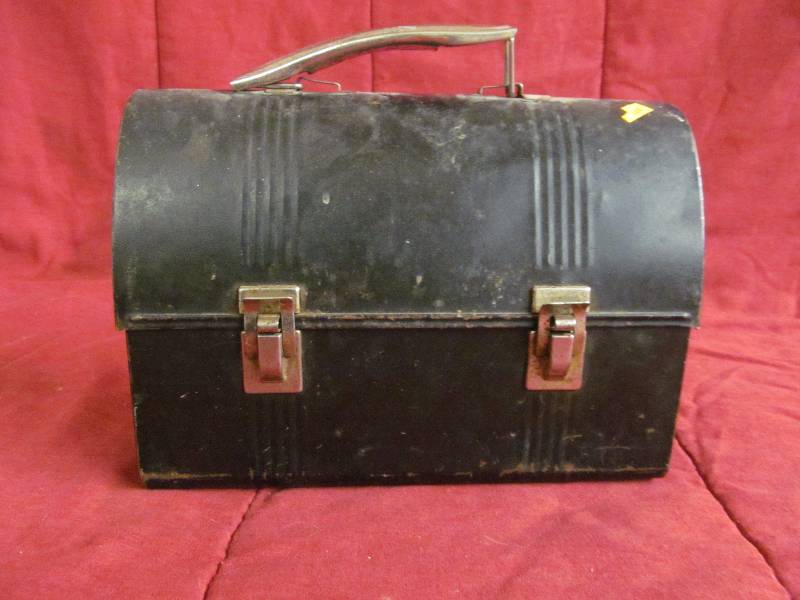 lot 164 image: Vintage lunchbox
