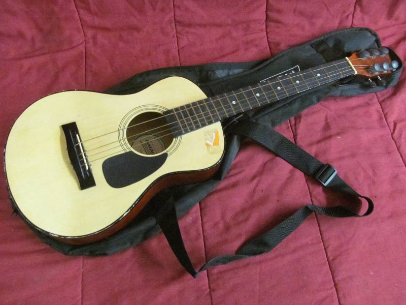 lot 171 image: Guitar