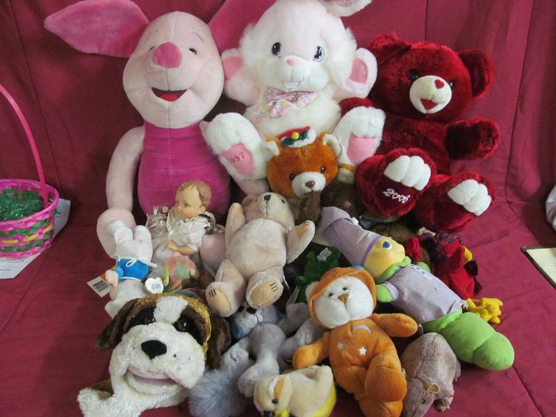 lot 180 image: Stuffed Animals