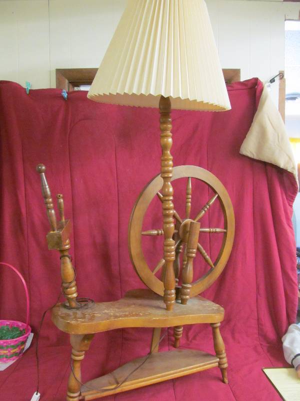 lot 182 image: Lamp