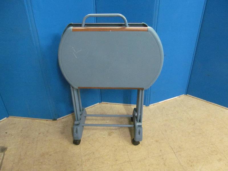 lot 199 image: TV trays