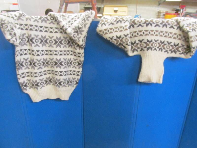 lot 225 image: Sweaters
