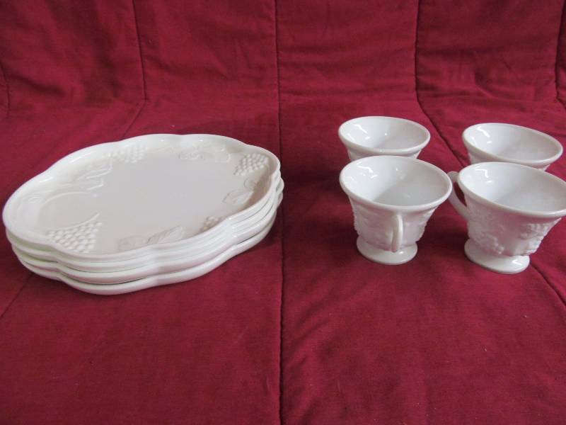 lot 238 image: Milk glass
