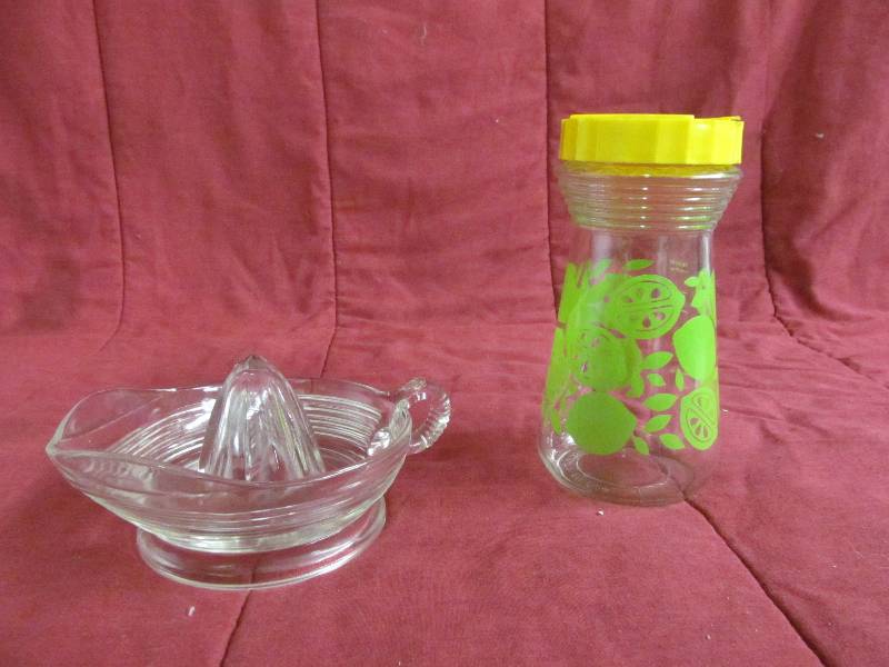 lot 261 image: Vintage Juicer