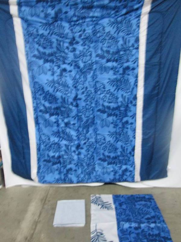 lot 61 image: Alcove Jacqueline Comforter Set - Queen