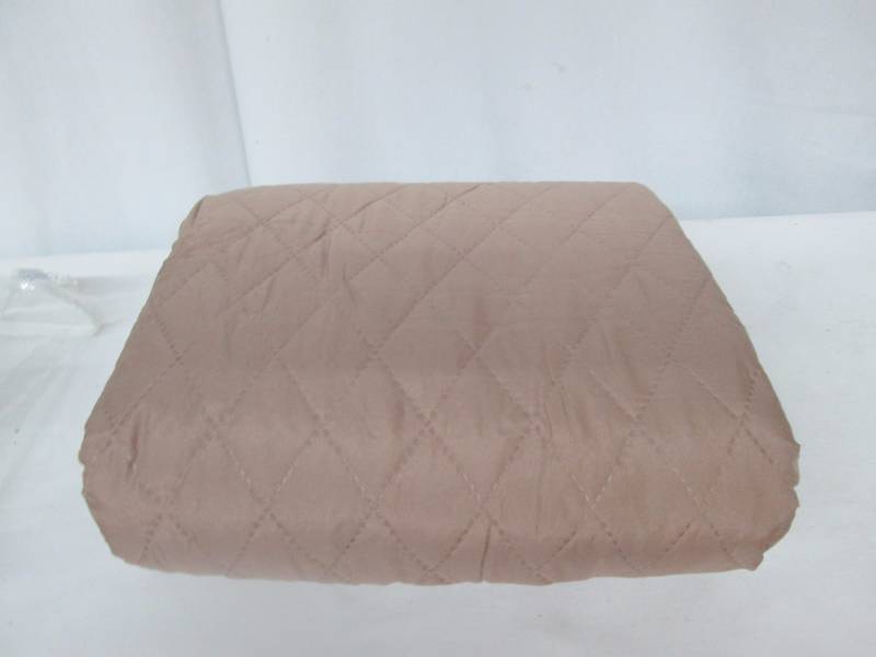 lot 69 image: Madison Waterproof Pet Protection Loveseat Cover
