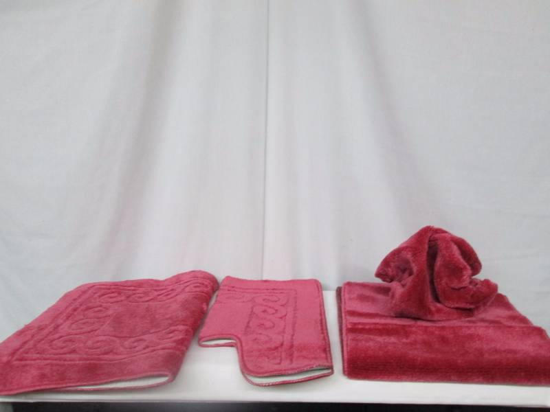 lot 68 image: Scroll Bath Set - Berry