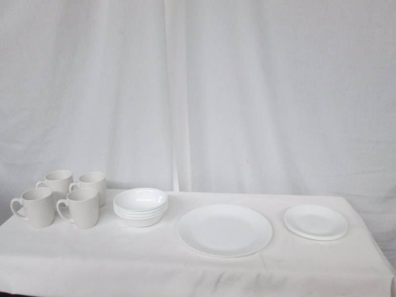 lot 90 image: Corelle Livingware Dinnerware Set
