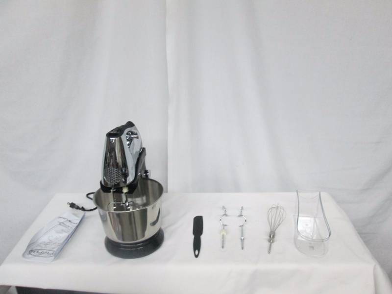lot 78 image: Chefs Mark 5-Speed HandStand Mixer