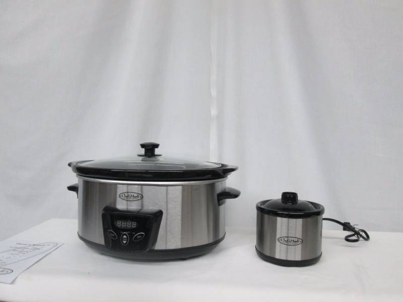 lot 79 image: Chefs Mark 6.5-qt. Slow Cooker w Mini Crock