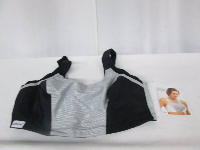 lot 102 image: Glamorise Custom Control Sports Bra