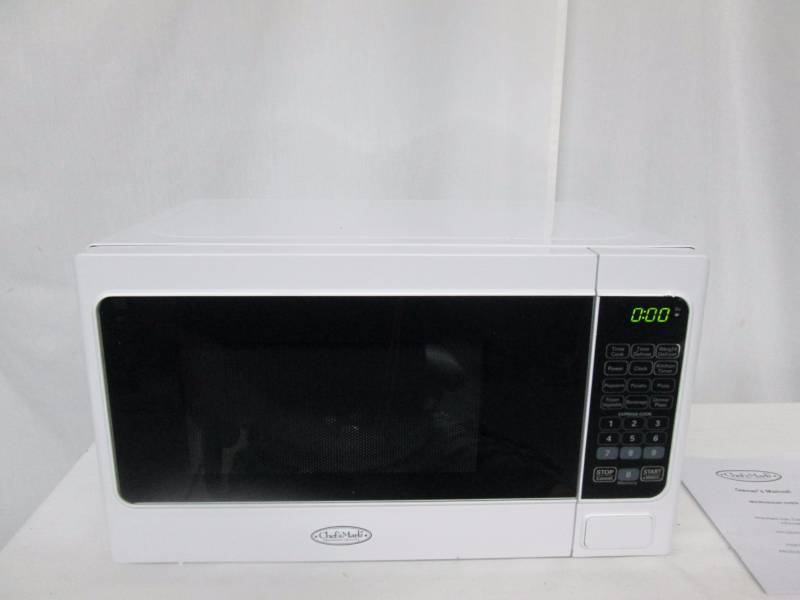 lot 76 image: Chefs Mark .7 cu. ft. 700 Watt Microwave