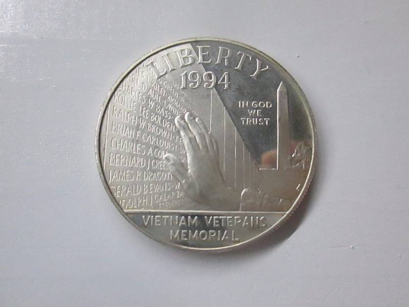 lot 15 image: 1995 Vietnam Veterans Commemorative $1.00 Coin