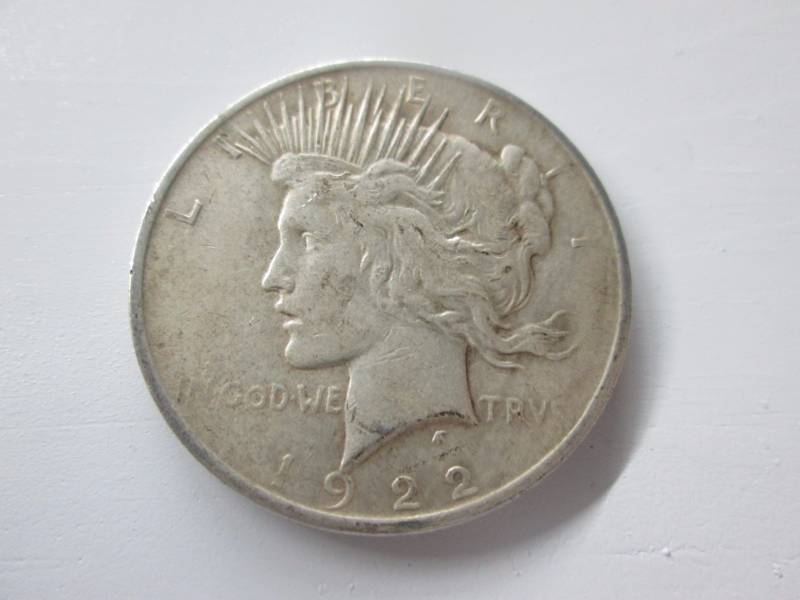 lot 16 image: 1922 Peace Dollar