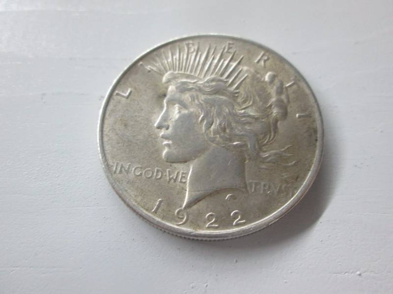 lot 18 image: 1922 Peace Dollar