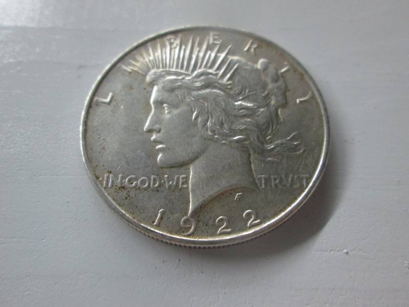 lot 19 image: 1922 Peace Dollar