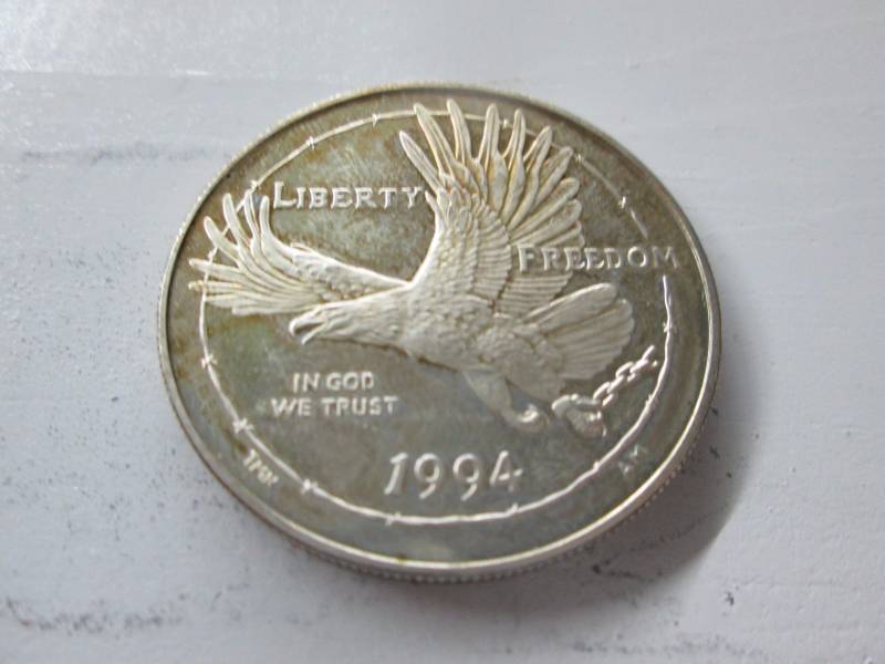 lot 42 image: National Prisoner of War Museum Coin