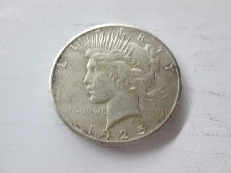 lot 46 image: 1925 Silver Peace Dollar