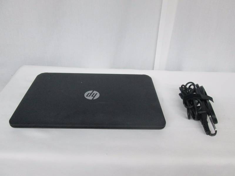 lot 1 image: HP 15.6 4GB Windows 8.1 Laptop