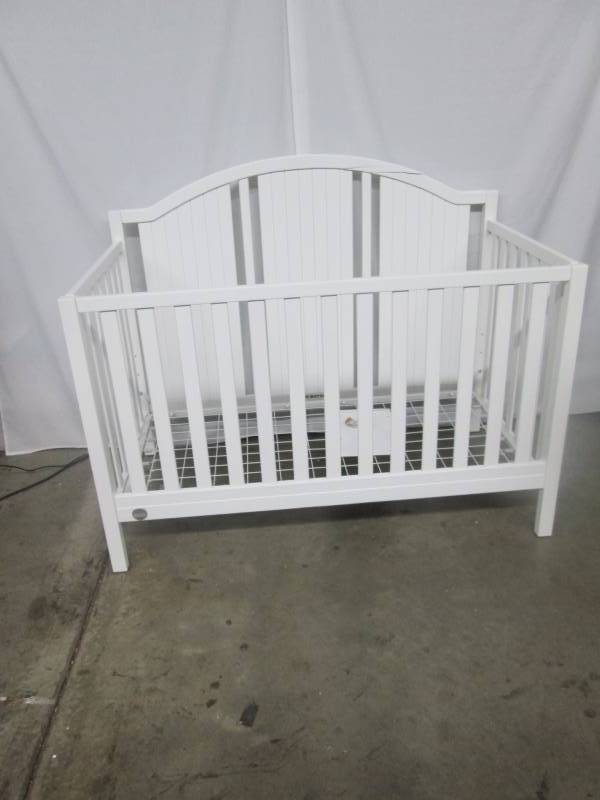 lot 9 image: Fisher-Price Caitlin Convertible Crib - Snow White