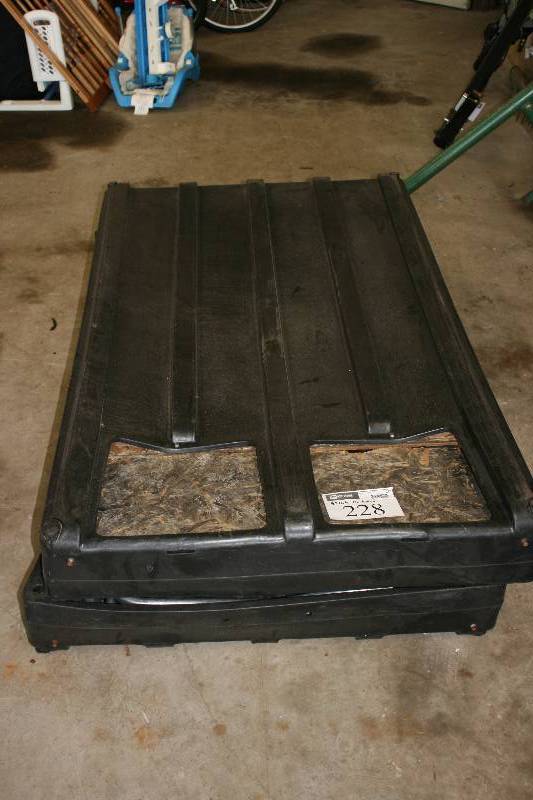 lot 228 image: The Clam 4-Hole Ice House wBase & Tarp.