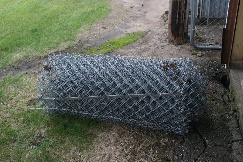 lot 310 image: Lot of (2) Including Galvanized Chain Link Fence, 4 Kennel Door Panel, No Hinges, 6.