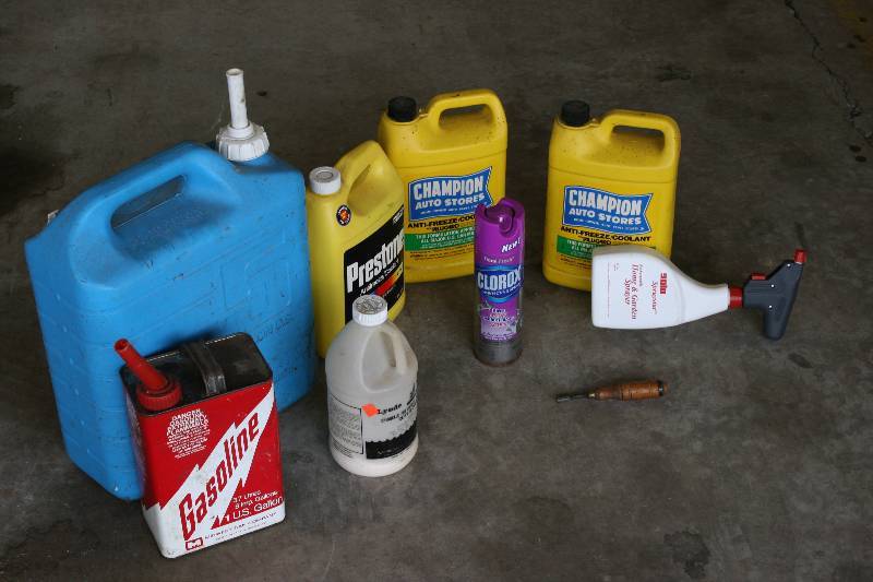 lot 292 image: Floor Lot Including 1 Gallon Gasoline Tank Plastic Reservoir Spray Bottle And More.