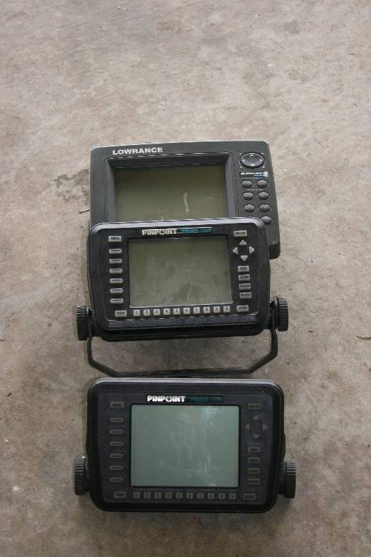 lot 274 image: Fish Finder Lot Including Pinpoint 7520 (2) Global Map 3000 Includes Bag of Cords.