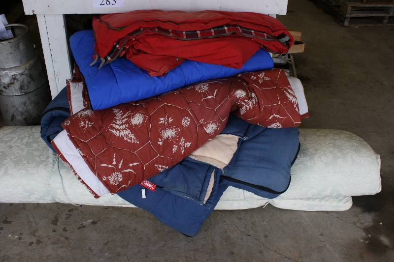 lot 285 image: Bedding & Sleeping Bag Lot Including Sleeping Bags White Blanket And More.