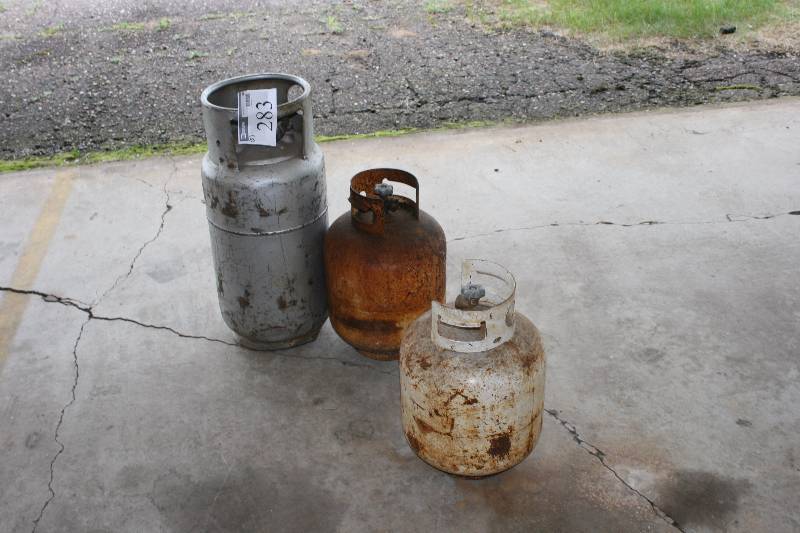 lot 283 image: Lot of (3) Steel Propane Cylinders.