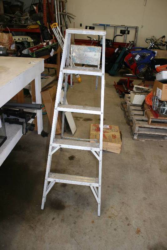 lot 300 image: Ladder Lot Including Metal Ladder w4 Steps.