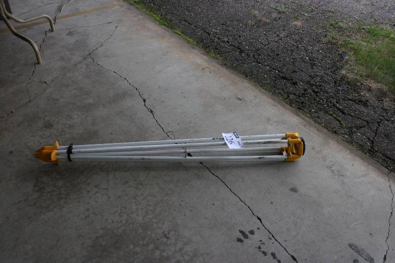 lot 226 image: Berger Tripod.