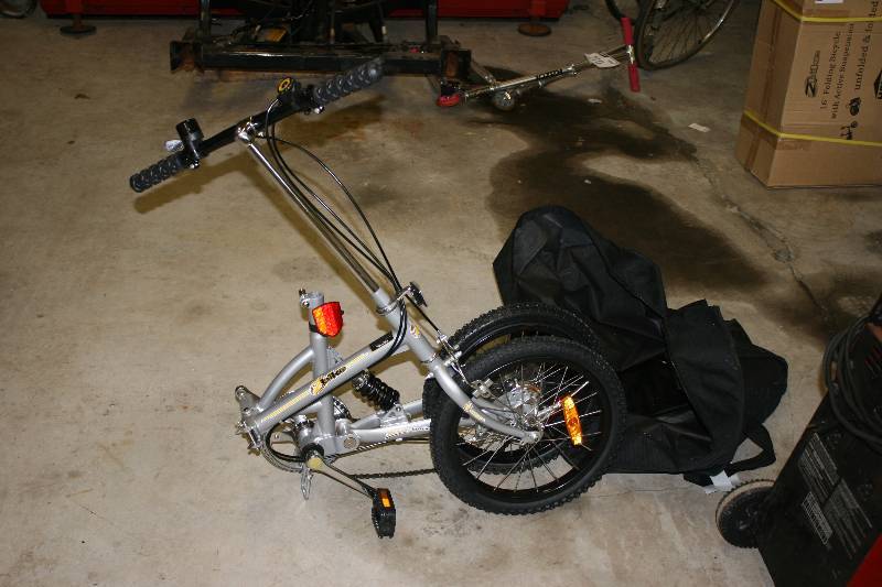 lot 211 image: Collapsible Bicycle wCarrying Bag.