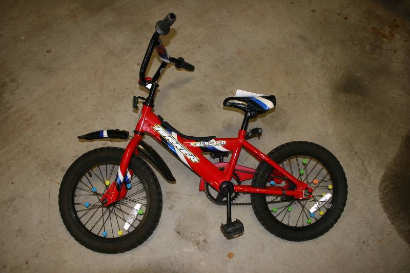 lot 206 image: Blaster Torker Kids Bicycle 10 Frame 14 Rim.