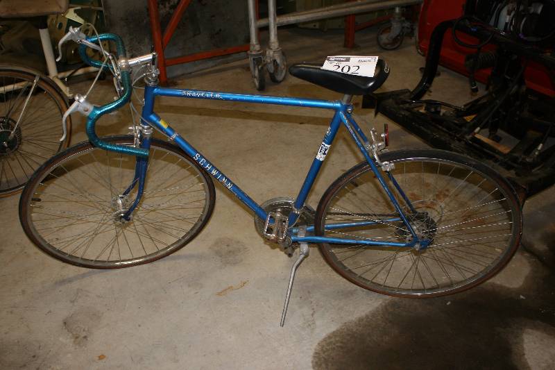 lot 202 image: Schwinn Traveler Geared Bicycle 24 Frame 25 Rim.