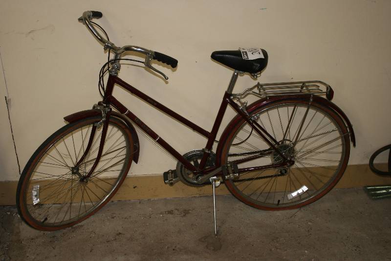 lot 200 image: Free Spirit Brittany Bicycle Geared wBack Rack 24 Frame 24 Rim.