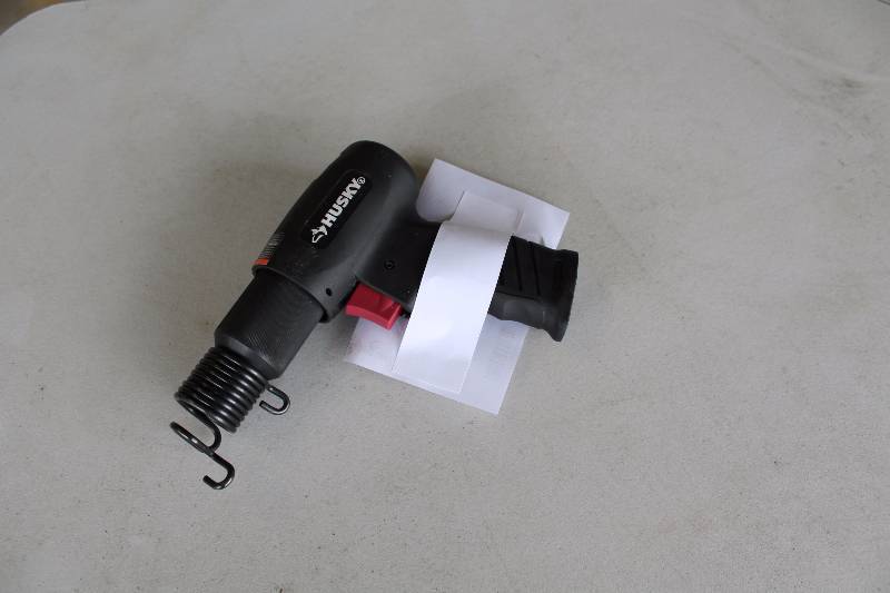 lot 26 image: Husky Med. Stroke Air Hammer Model H4630 90PSI Max.