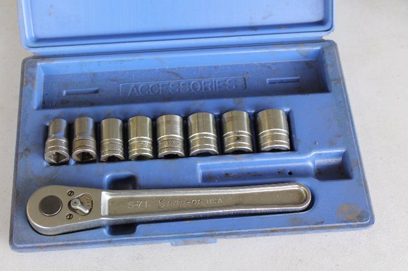 lot 25 image: Snap-On Ratchet Set wCase.