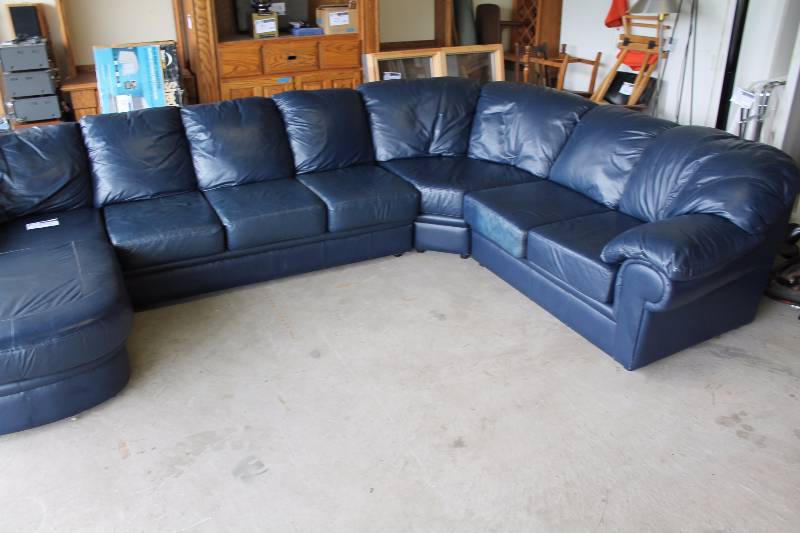 lot 11 image: Sectional Couch wLeather Style Upholstery Blue 4 Sections 32 x 42 x 66 67 x 42 x 32 65 x 45 x 32 56 x 42 x 32.
