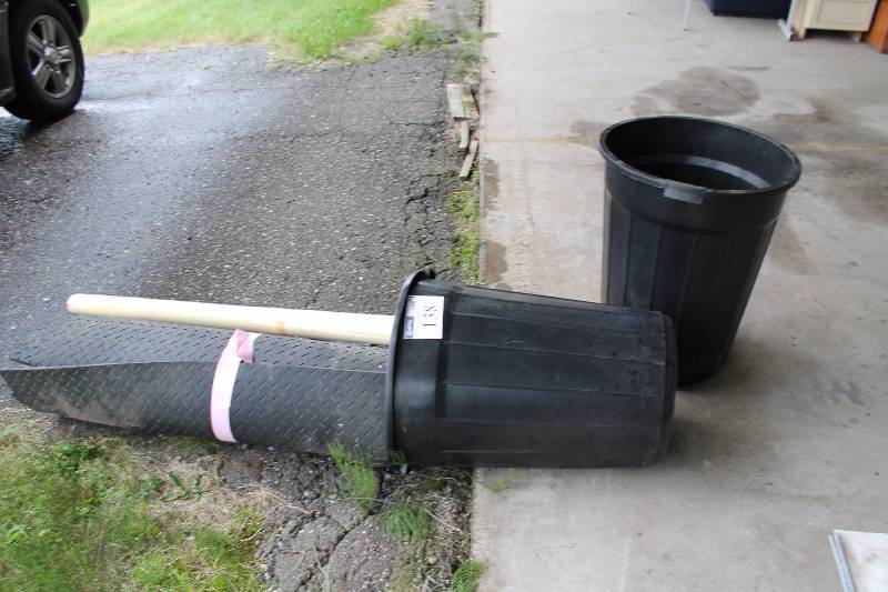 lot 138 image: Trash Can Lot Including Garbage Bin (2) Floor Mat Garbage Pail And More.