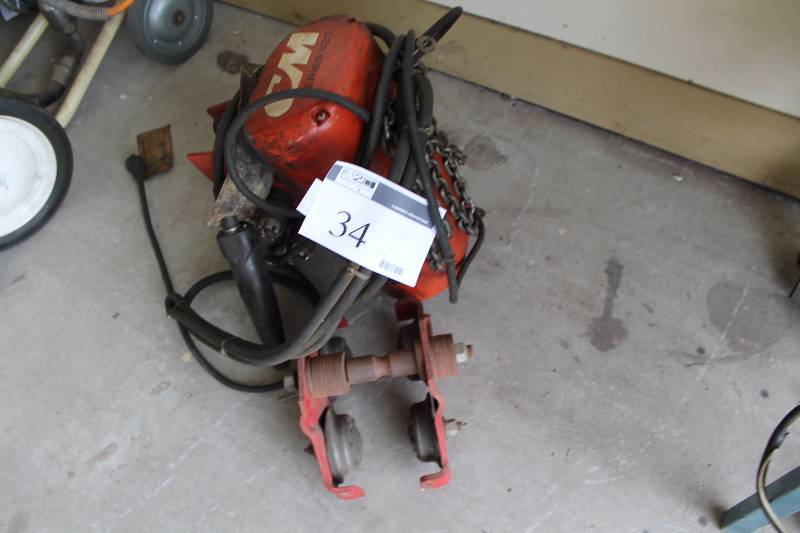 lot 34 image: Lode Star 1 Ton Hoist CM Hoist Model B 15 Ton 16 F.P.M. 1.4H.P. 4.6Amps.