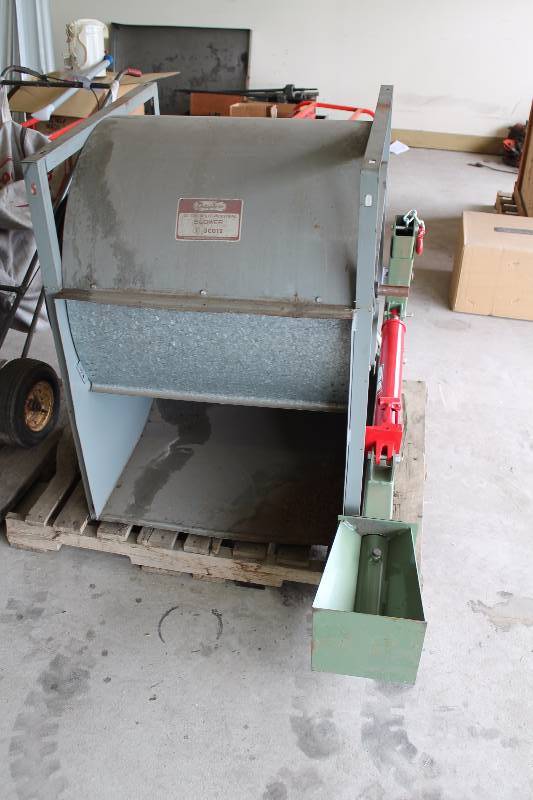 lot 47 image: Dayton Industrial Blower 22 DIA. Wheel 1 3C012 Gray.
