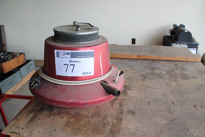 lot 77 image: Work Shop Heater wCord.