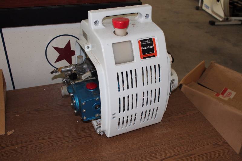 lot 109 image: Lot of (2) Portable Power Sprayer MS200B Maruyama MFG.CO.LTD Standard Pressure 21 kgcm New In Box.
