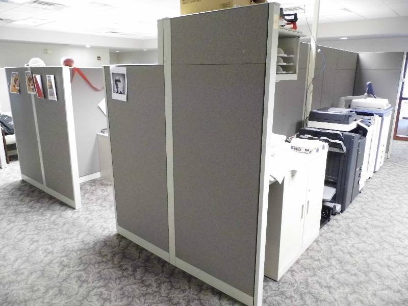 lot 2 image: Office Cubicle Setup for 6